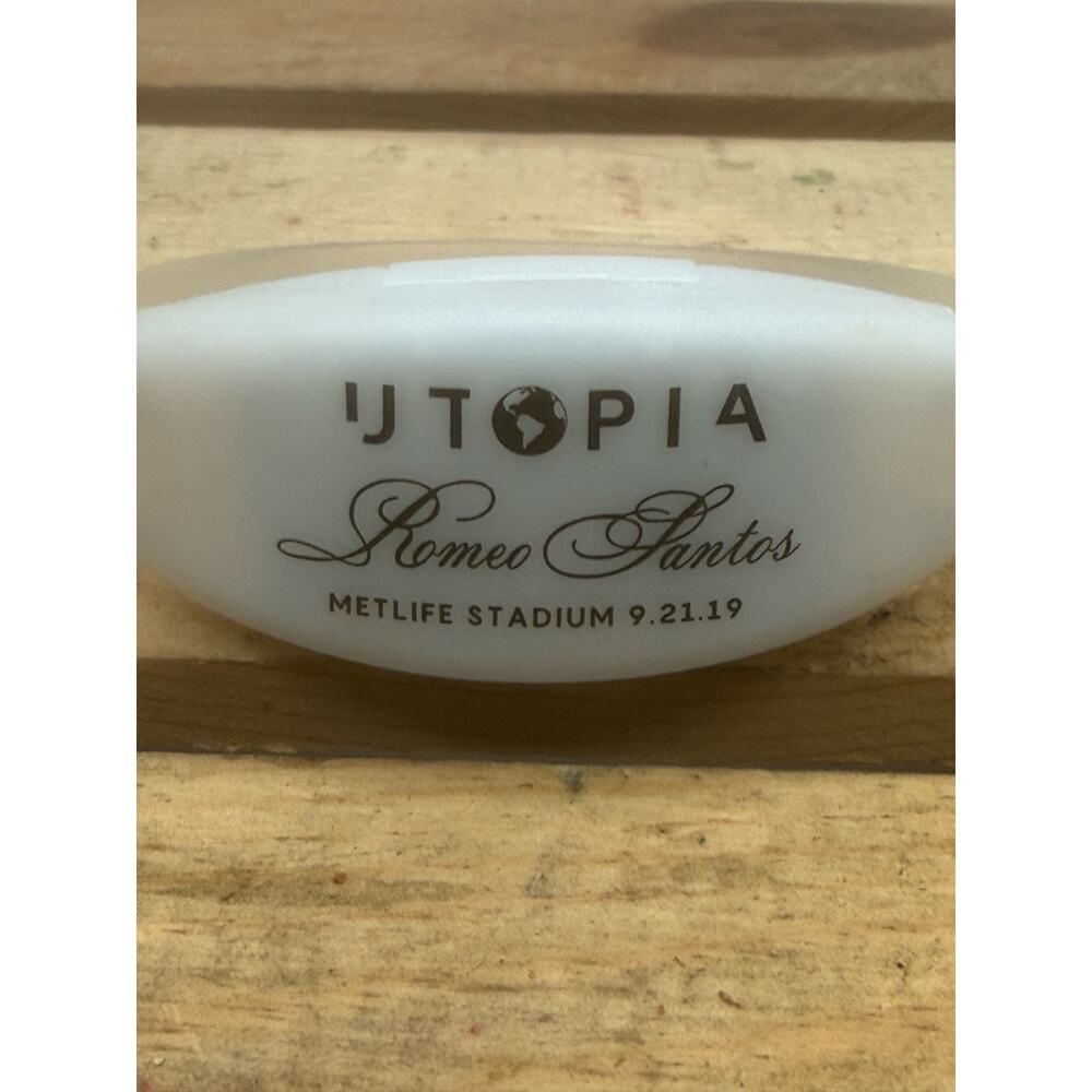 Romeo Santos Utopia Tour 2019 MetLife Stadium LED Concert Wristband Souvenir - Picture 6 of 7